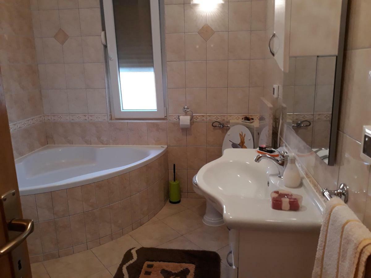Apartment Matea ロヴィニ エクステリア 写真
